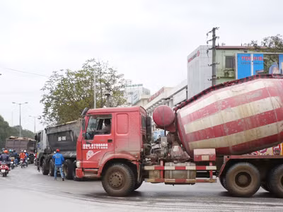 Hung thần trên đường Nguyễn Trãi Ảnh: T.Đảng