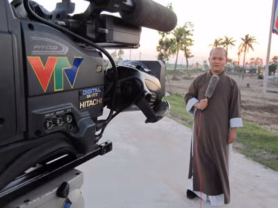 Làm MC cho VTV. Ảnh: Nhân vật cung cấp Làm MC cho VTV