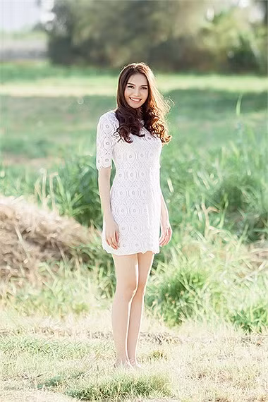 Về thời trang, Diệu Hân cho biết, cô chuộng phong cách cổ điển, nữ tính, phù hợp với hình tượng Hoa hậu và tính cách dịu dàng của cô