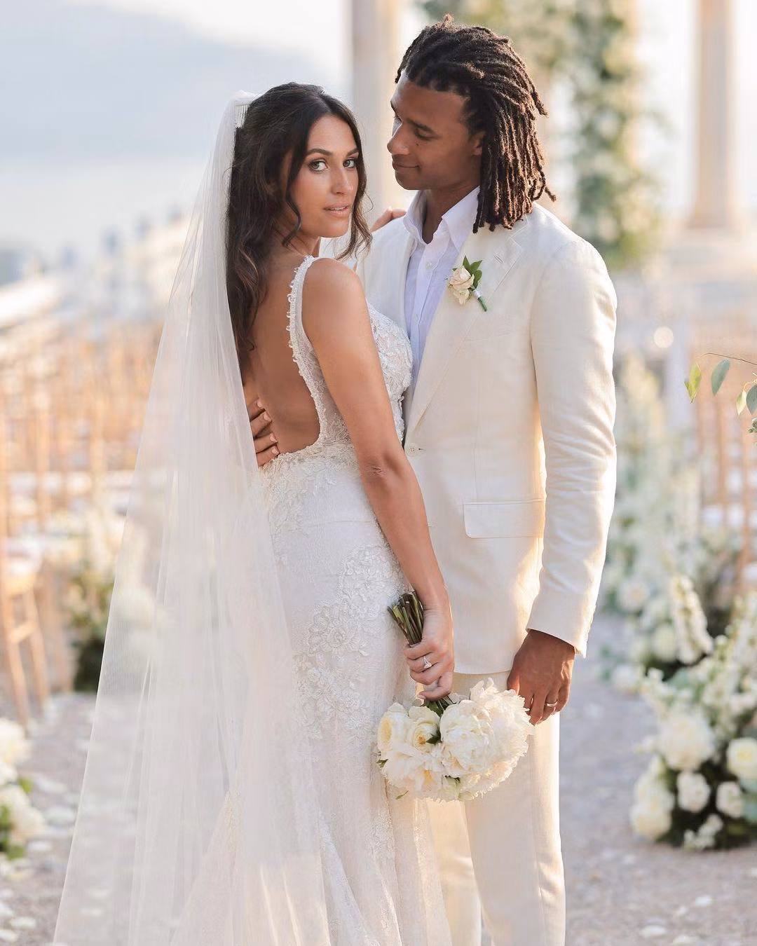 Nathan Aké kết hôn với bà xã Kaylee Ramman năm 2022. Đầu tháng 11, cặp vợ chồng son chào đón đứa con đầu lòng. Hậu vệ tuyển Hà Lan quen Kaylee từ khi còn nhỏ vì cả hai sống cùng quê. Họ bắt đầu hẹn hò năm người đẹp 18 tuổi. Đến tháng 2/2011, Nathan mới chính thức công khai bạn gái. Ảnh: IG.