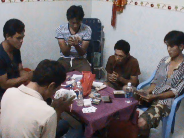 Các con bạc đang sát phạt nhau tại căn nhà không số P. Hiệp Bình Chánh