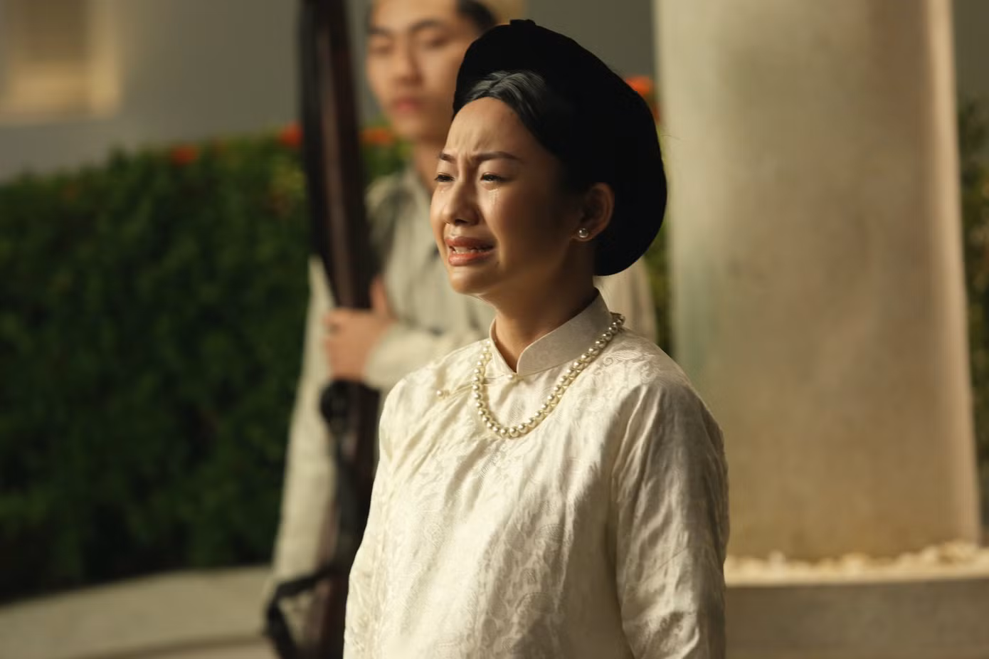 Cô nàng vào vai thứ phi Mộng Điệp trong MV Không Thể Cùng Nhau Suốt Kiếp.
