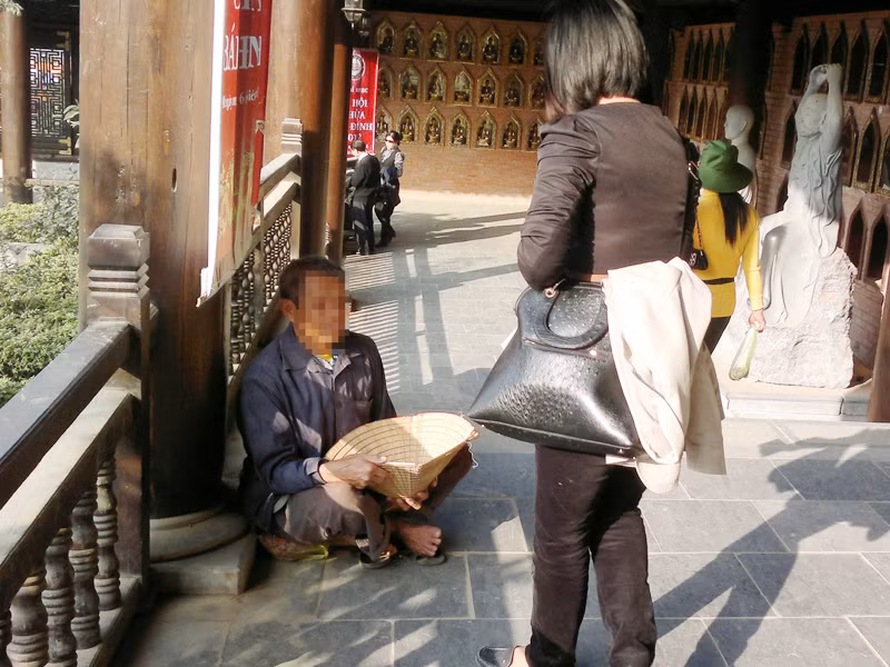 Những người ăn xin ở chùa Bái Đính mới. Những người ăn xin ở chùa Bái Đính mới