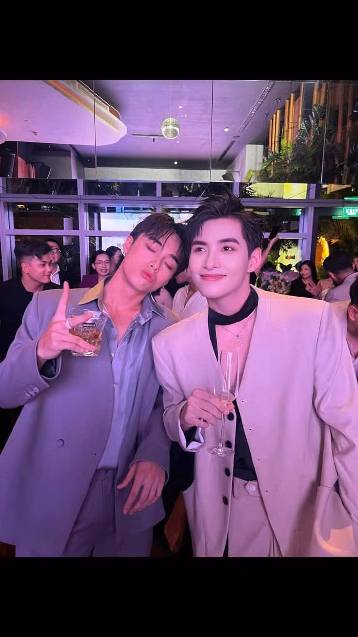 Hải Đăng Doo cùng Hùng Huỳnh Gemini có loạt động thái đáng yêu trong "Say Hi". Hải Đăng Doo cùng Hùng Huỳnh Gemini có loạt động thái đáng yêu trong "Say Hi".