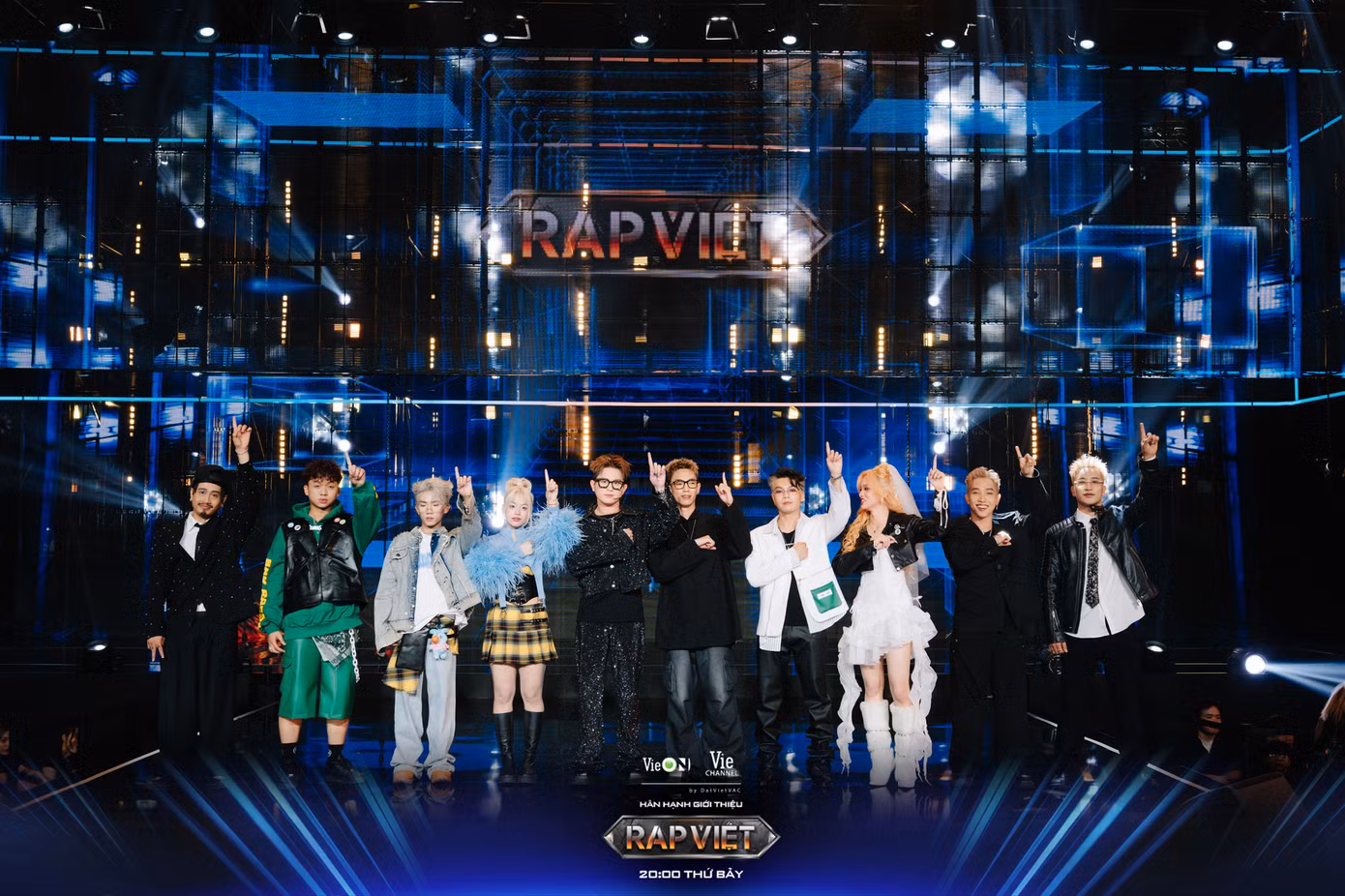 Sau cùng team B Ray hoàn thiện đội hình với: CoolKid, RamC, GILL, Robber, NGẮN và “Nón Vàng” TIÊU MINH PHỤNG.