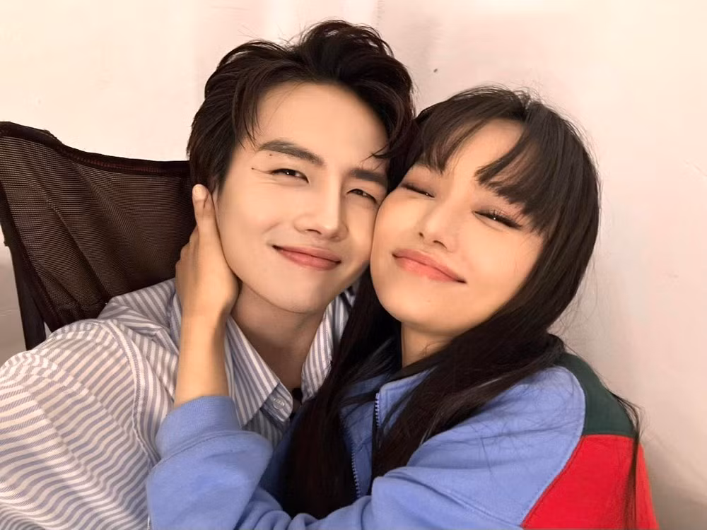 Netizen cũng không quên "dí" Miu Lê và Duy Khánh về giao kèo 5 năm nếu chưa ai cưới sẽ về bên nhau.
