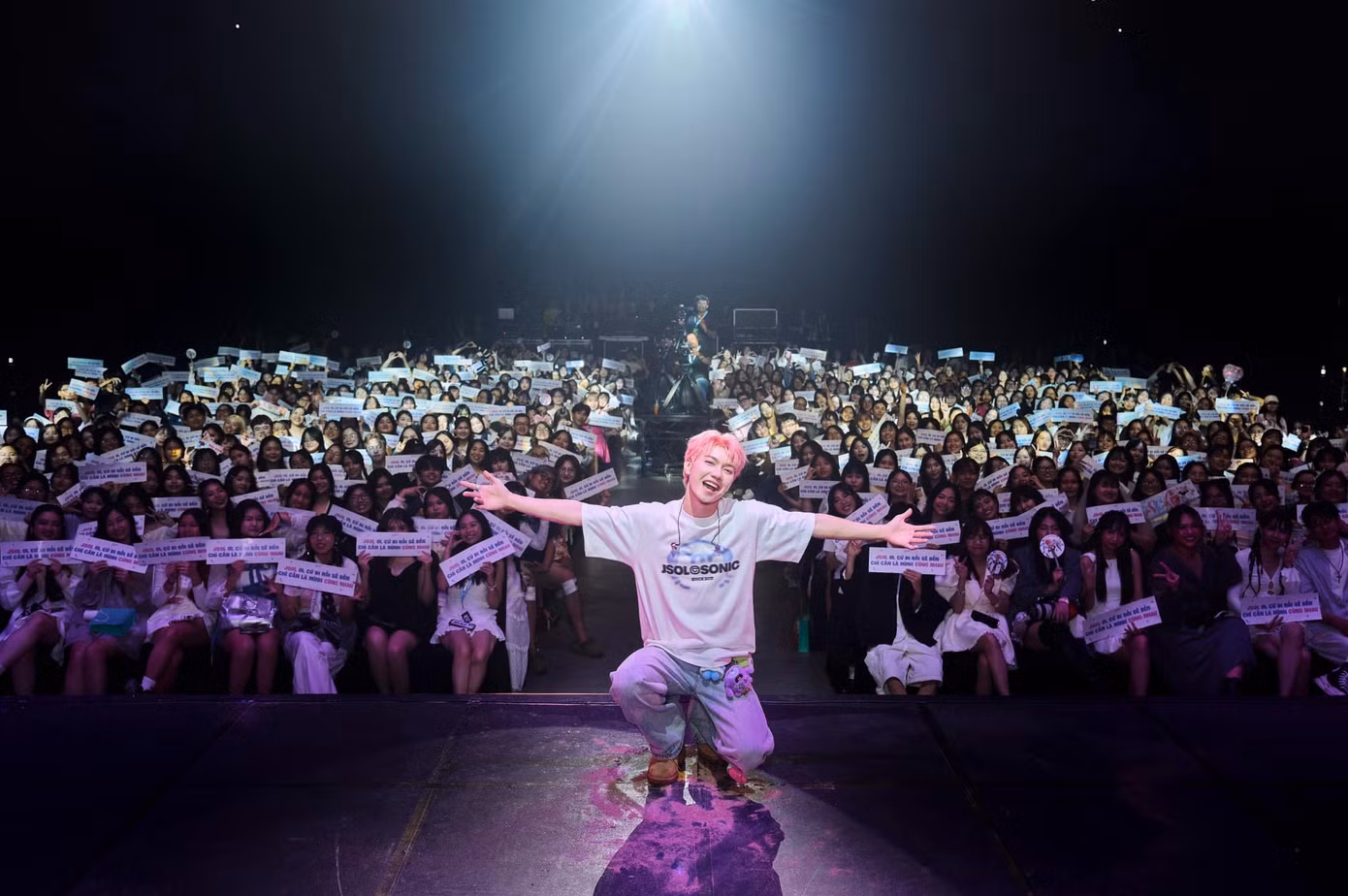 Fan meeting của JSOL đã diễn ra thành công với sự tham gia của hàng trăm khán giả.