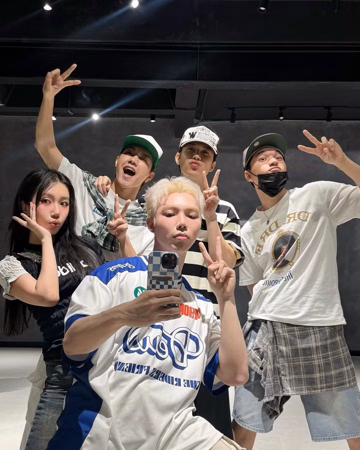 Orange đại diện team, "ngáo ngơ" chia sẻ: "Ừ, đó ừ không biết team gì đâu" khiến đông đảo netizen thích thú gọi tên "boyband toàn cầu".