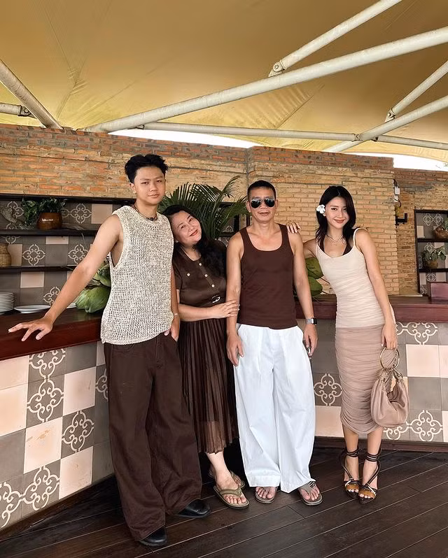 Em trai Quỳnh Anh Shyn gây chú ý với chiều cao vượt trội.