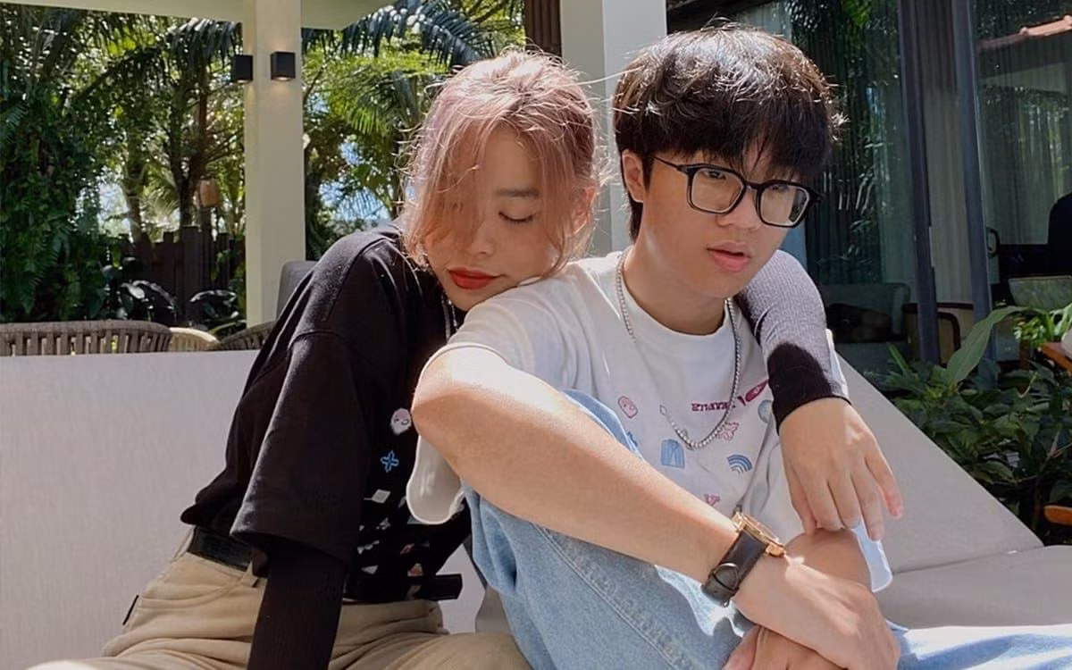 Cặp đôi đã dừng tương tác, xóa hình của nhau trên mạng xã hội. Cặp đôi đã dừng tương tác, xóa hình của nhau trên mạng xã hội.