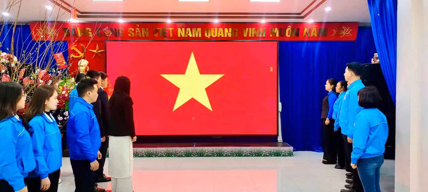 Các cấp bộ Đoàn tại Hà Giang tổ chức lễ chào cờ trong sáng 3/2. Ảnh: TĐHG