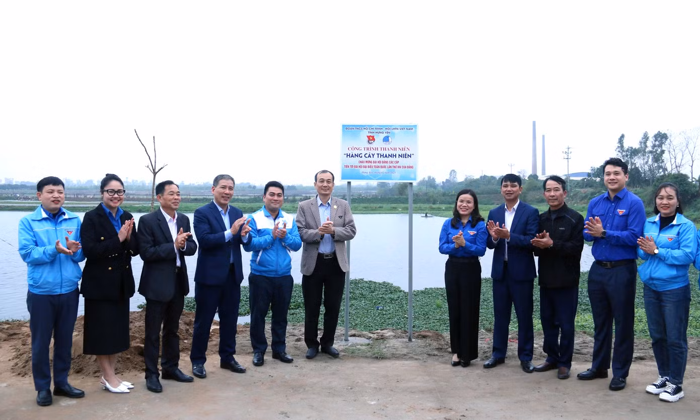 Nhiều công trình, nguồn lực được trao tặng trong lễ ra quân Tháng Thanh niên 2025 tại Hưng Yên. Ảnh: Đăng Đạt/TĐHY