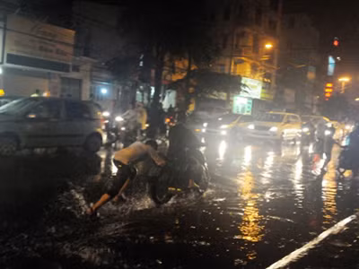 Cảnh ngập lụt ở Hà Nội sau mưa lớn. Ảnh: Tuấn Nguyễn