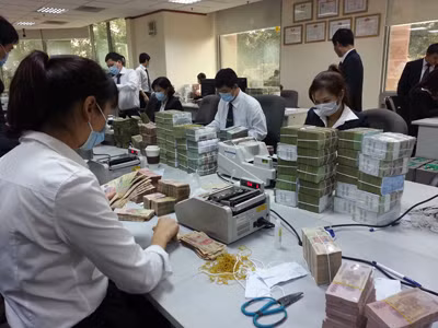 Nhiều ngân hàng khốn đốn với nợ xấu (ảnh minh họa). Ảnh: Phạm Tuyên