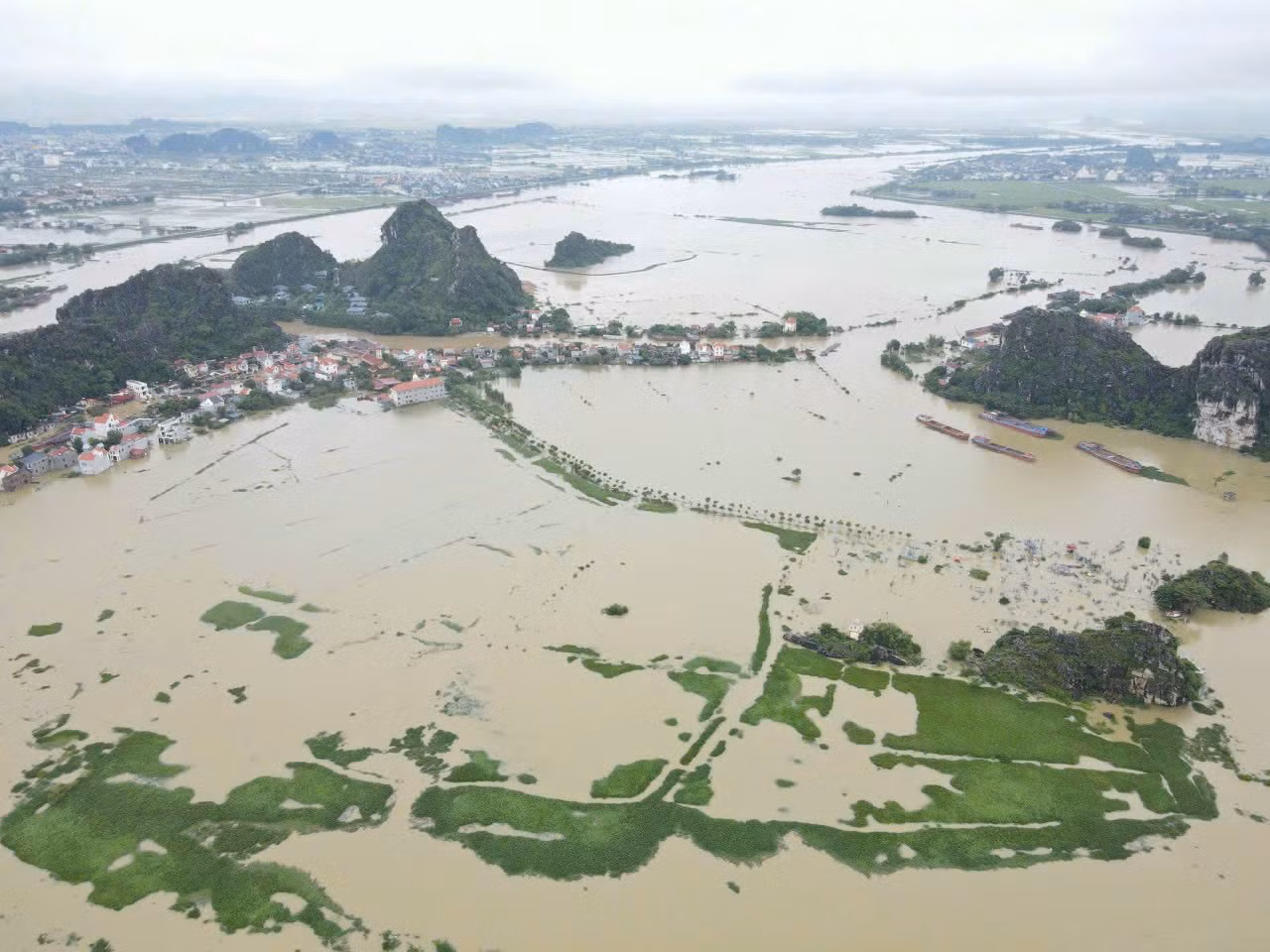 Khu vực huyện Gia Viễn, Ninh Bình nhìn từ trên cao. Khu vực huyện Gia Viễn, Ninh Bình nhìn từ trên cao.