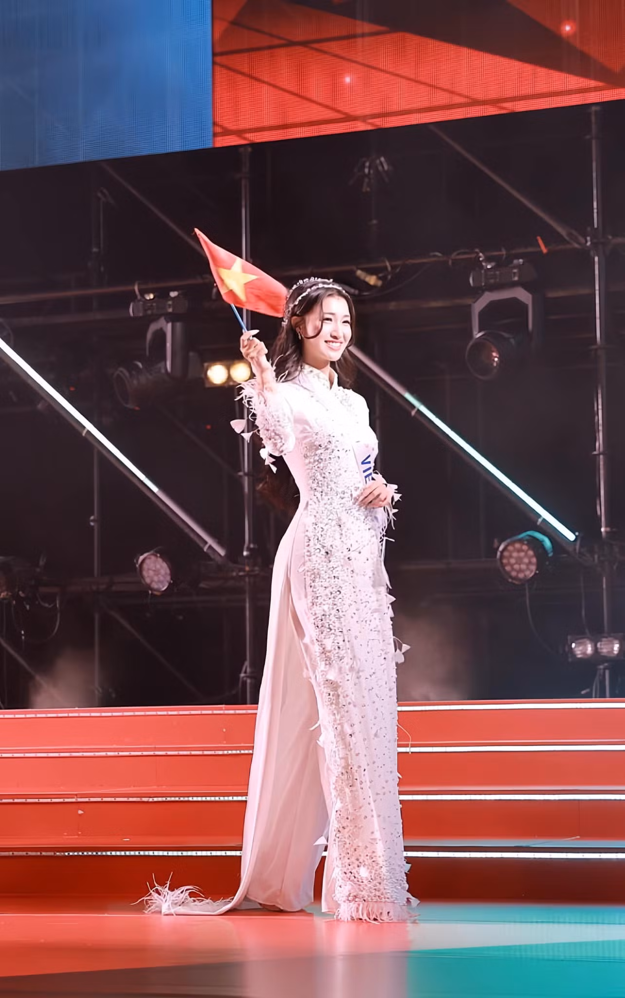 Phương Nhi đại diện Việt Nam tham dự Hoa hậu Quốc tế 2023 và lọt vào top 15. Cô cũng giành giải phụ Miss Visit Japan Ambassador. Phương Nhi có vẻ đẹp ngọt ngào, được đánh giá phù hợp với cuộc thi Hoa hậu Quốc tế. Trước đó, Á hậu Phương Nhi cũng được bình chọn vào top 20 gương mặt đẹp nhất các cuộc thi sắc đẹp năm 2023 do chuyên trang sắc đẹp Cutiepie Beauty bình chọn. Phương Nhi đại diện Việt Nam tham dự Hoa hậu Quốc tế 2023 và lọt vào top 15. Cô cũng giành giải phụ Miss Visit Japan Ambassador. Phương Nhi có vẻ đẹp ngọt ngào, được đánh giá phù hợp với cuộc thi Hoa hậu Quốc tế. Trước đó, Á hậu Phương Nhi cũng được bình chọn vào top 20 gương mặt đẹp nhất các cuộc thi sắc đẹp năm 2023 do chuyên trang sắc đẹp Cutiepie Beauty bình chọn.