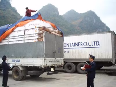 Tăng cường kiểm tra, ngăn chặn chống hàng lậu, hàng giả (Ảnh minh họa - Nguồn: Internet). Tăng cường kiểm tra, ngăn chặn chống hàng lậu, hàng giả (Ảnh minh họa - Nguồn: Internet)