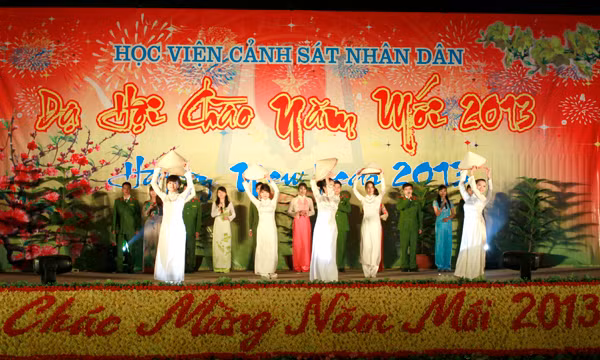 Chương trình diễn ra tối 4-1, là lời chào của học viên Học viện Cảnh sát Nhân dân chào năm mới - 2013