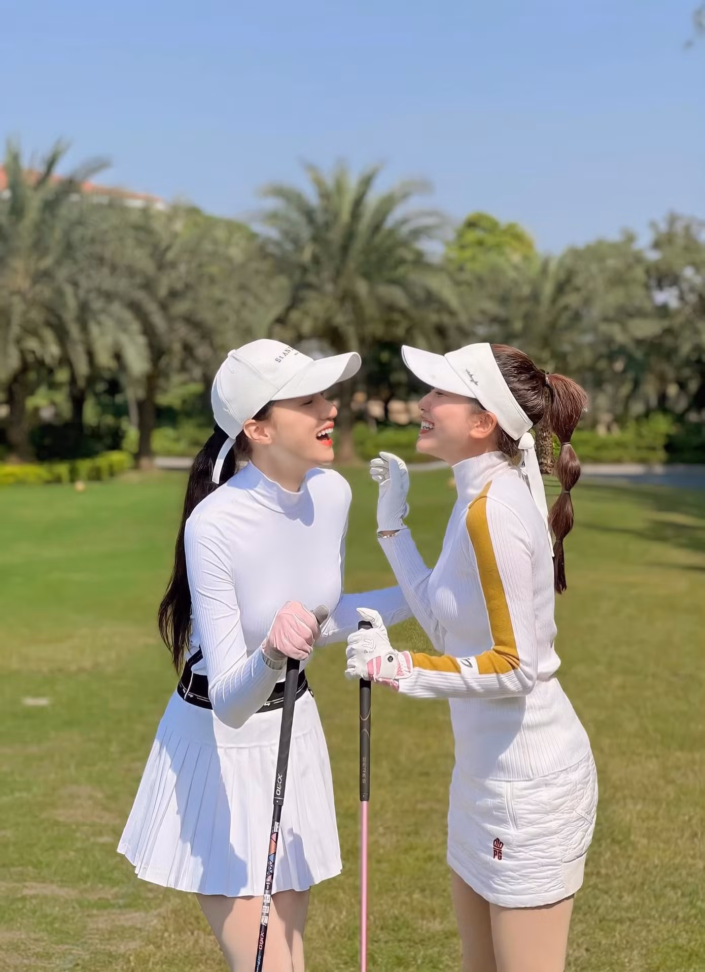 Bỏ qua những ồn ào quá khứ, thời gian gần đây, Hương Giang bắt đầu trở lại showbiz mạnh mẽ hơn. Cô cũng thường cập nhật những hoạt động mới trong cuộc sống đời thường với người hâm mộ.