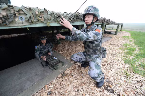 Quân đội Trung Quốc triển khai vũ khí . Quân đội Trung Quốc triển khai vũ khí