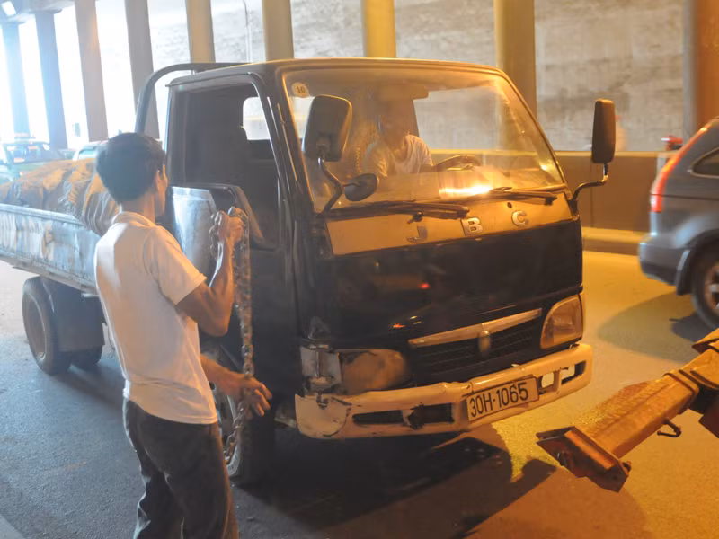 Lực lượng cứu hộ giao thông giải quyết vụ việc
