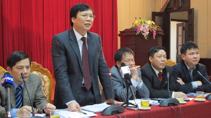 Trưởng Ban tuyên giáo Thành ủy Hà Nội Hồ Quang Lợi khẳng định “quan điểm của thành phố là không có vùng cấm trong xử lý người “chạy” công chức” - Ảnh: Xuân Long (Tuổi Trẻ)