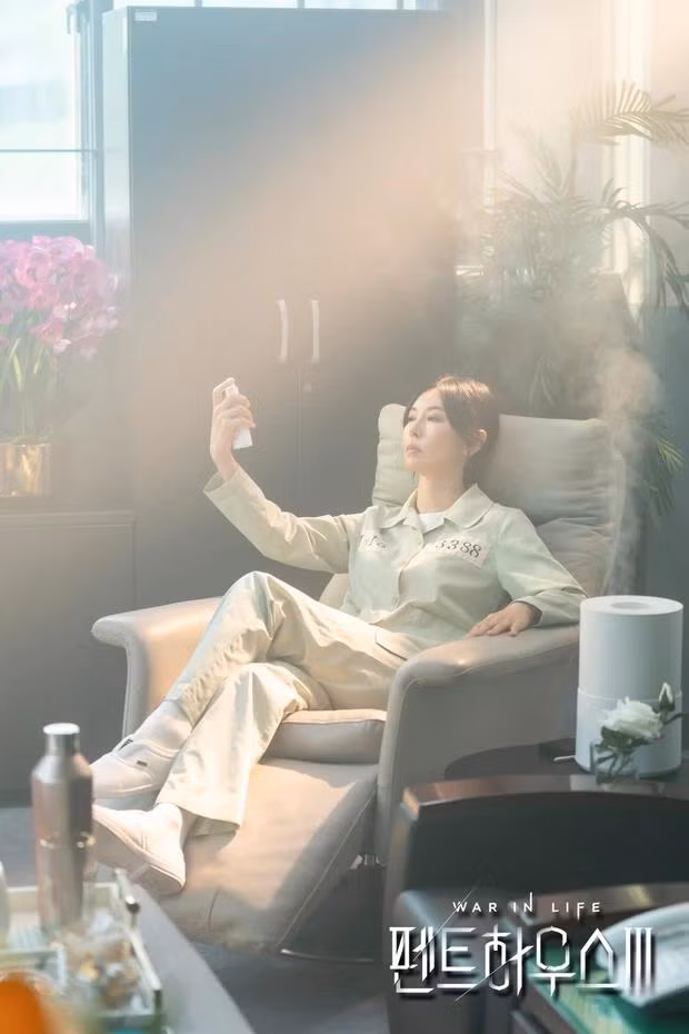 Ác nữ Seo Jin (Kim So Yeon) cũng không đánh mất phong độ với mà giả điên loạn để được ra tù chỉ sau 1 tháng. Tuyến nhân vật mới cũng được tiết lộ vai trò nhiều hơn,, Yoon Hee (Eugene) “thành công” ra tù và hợp tác với Eugene (Lee Ji Ah) chuẩn bị lên kế hoạch trả thù mới.