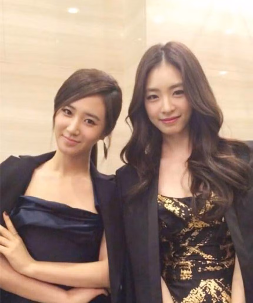 Dù “mỗi người mỗi ngả” nhưng Lee Yeon Hee và SNSD duy trì mối quan hệ thân thiết cho đến tận bây giờ. Dù “mỗi người mỗi ngả” nhưng Lee Yeon Hee và SNSD duy trì mối quan hệ thân thiết cho đến tận bây giờ.