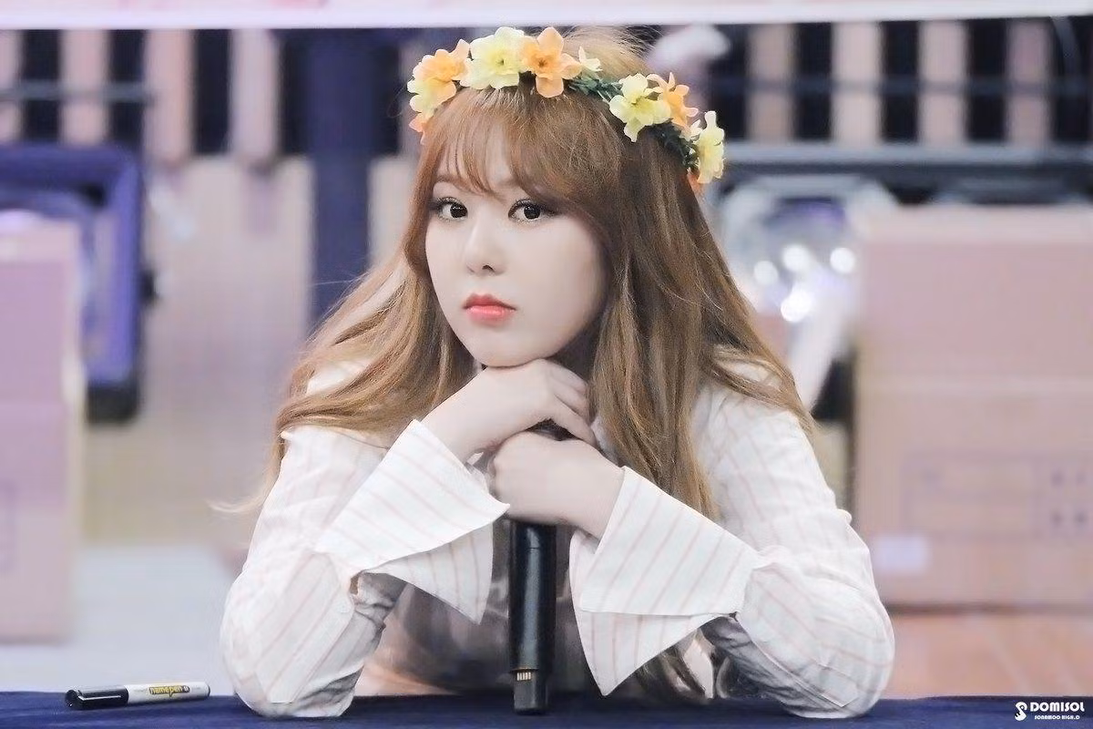 Sau sự ra đi liên tiếp của các thành viên cùng nhóm, đội hình của SONAMOO chỉ còn duy nhất một mình High. D Sau sự ra đi liên tiếp của các thành viên cùng nhóm, đội hình của SONAMOO chỉ còn duy nhất một mình High. D
