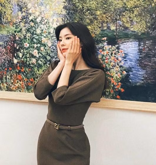 Lee Sun Bin tiết lộ ngay từ đầu Lee Kwang Soo đã luôn rất gần với người đàn ông lý tưởng của mình.