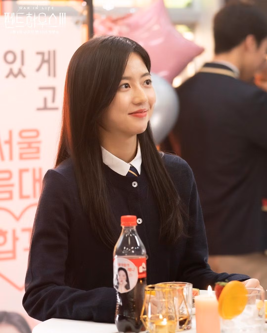 Kim Hyun Soo trong vai con gái Bae Ro Na của Oh Yoon Hee (Eugene), người suýt bị Ha Eun Byul (Choi Ye Bin) và Joo Dan Tae (Uhm Ki Joon) giết chết. Cô được Shim Soo Ryun (Lee Ji Ah) cứu và vạch trần mọi hành vi sai trái của Joo Dan Tae. Nụ cười rạng rỡ của Bae Ro Na cho thấy trong phần 3 này cô sẽ tìm thấy sự bình yên.