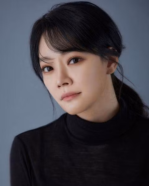 Kim Sohyun cũng trở thành đề tài thường xuyên được bàn luận những ngày gần đây khi khán giả liêc tục bày tỏ nỗi thất vọng với cô. Kim Sohyun cũng trở thành đề tài thường xuyên được bàn luận những ngày gần đây khi khán giả liêc tục bày tỏ nỗi thất vọng với cô.