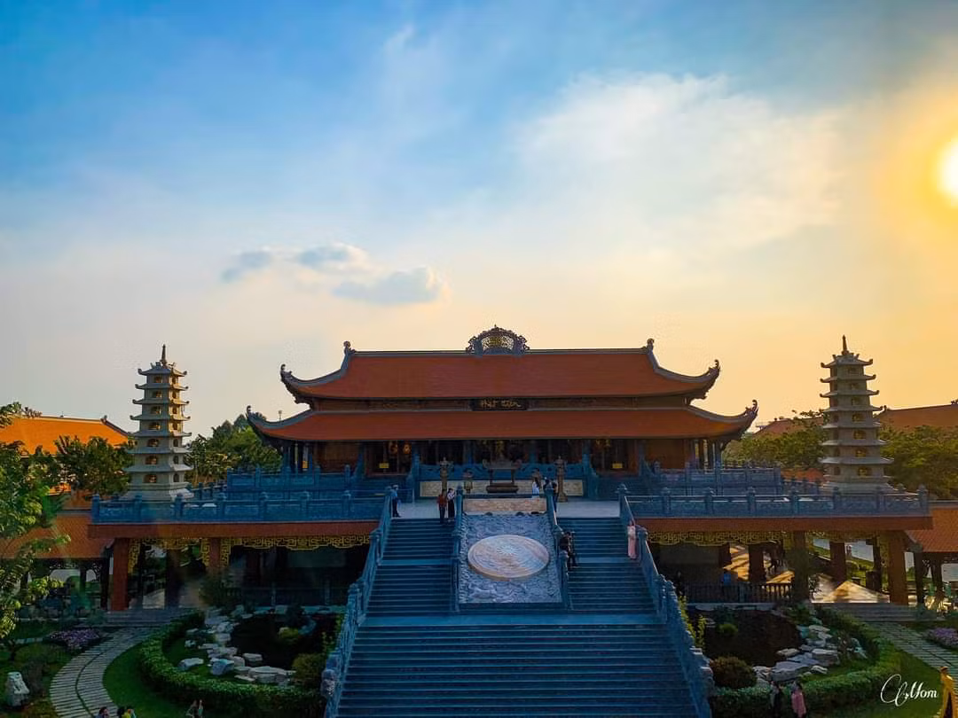 Bình minh tuyệt đẹp tại tu viện Vĩnh Nghiêm. (Ảnh: Ninh Nguyễn) Bình minh tuyệt đẹp tại tu viện Vĩnh Nghiêm. (Ảnh: Ninh Nguyễn)