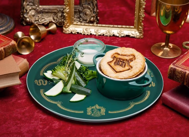 Nếu yêu quý nhà Slytherin đừng quên order cho mình món bánh sandwich này nhé!
