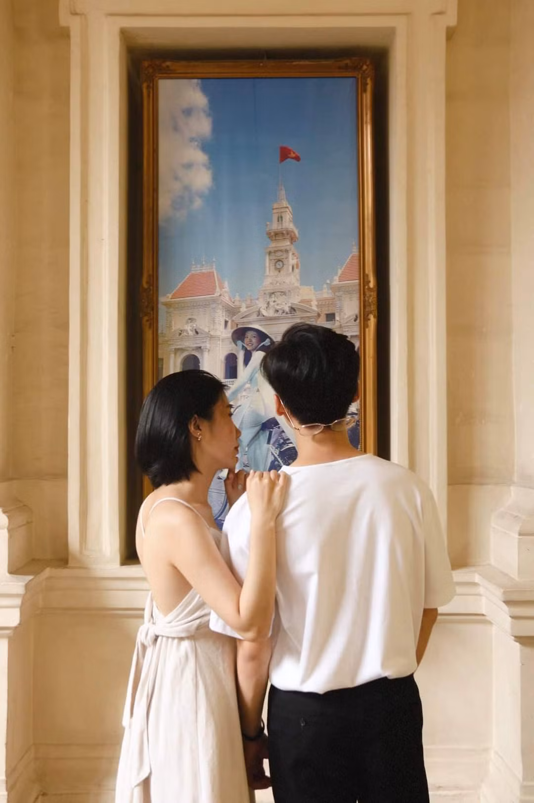 Ngắm nhìn những thứ xưa cũ cùng nhau. (Ảnh: Ya Ua Khong Duong) Ngắm nhìn những thứ xưa cũ cùng nhau. (Ảnh: Ya Ua Khong Duong)