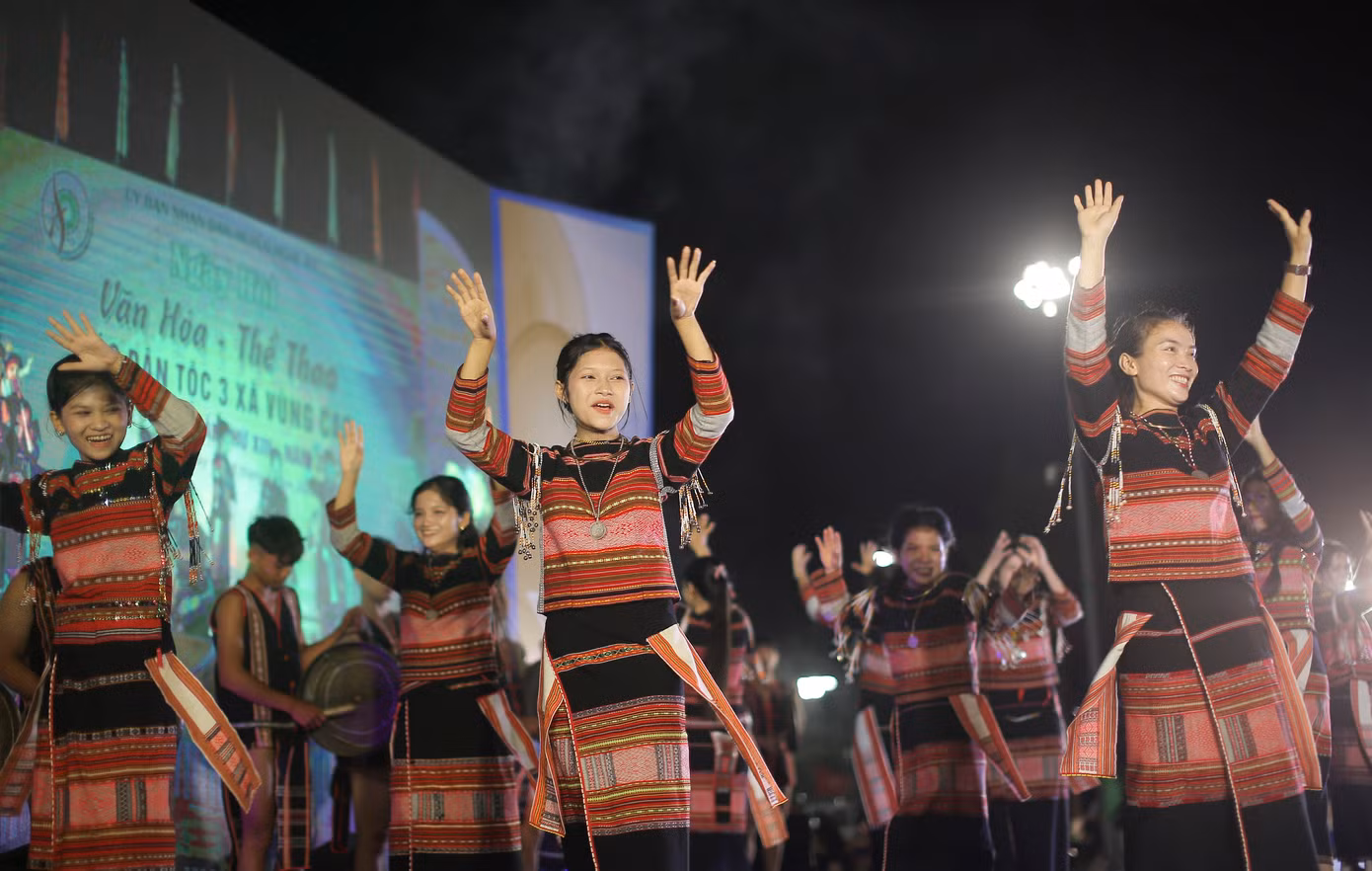 Liên hoan là dịp để giới thiệu quảng bá những nét đẹp trong văn hóa cồng chiêng đến đông đảo các bạn đoàn viên thanh niên và bà con nhân dân. Ảnh: Trương Định Liên hoan là dịp để giới thiệu quảng bá những nét đẹp trong văn hóa cồng chiêng đến đông đảo các bạn đoàn viên thanh niên và bà con nhân dân. Ảnh: Trương Định