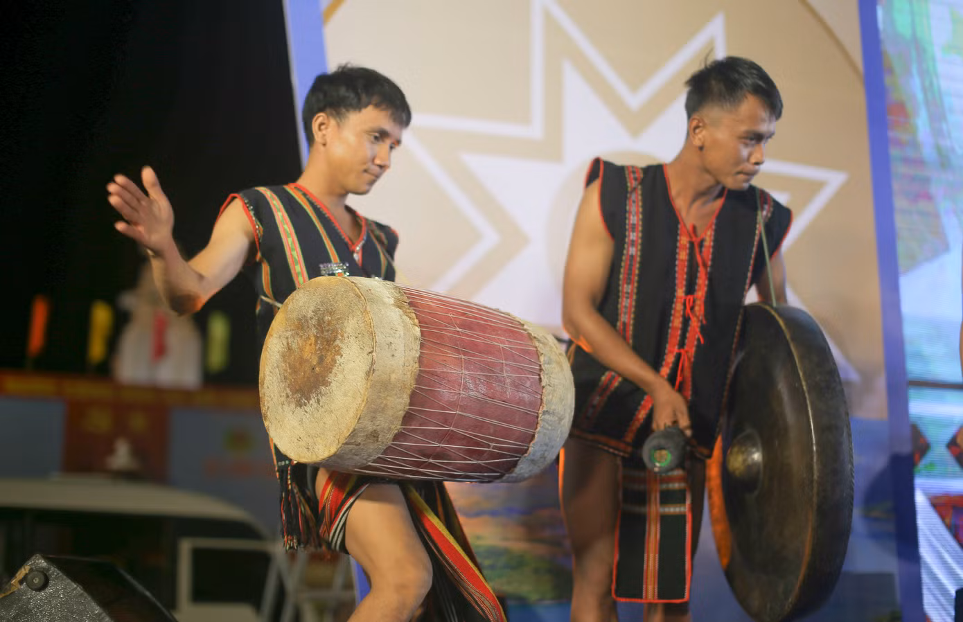 Vang vọng âm thanh đại ngàn giữa phố biển Quy Nhơn. Ảnh: Trương Định Vang vọng âm thanh đại ngàn giữa phố biển Quy Nhơn. Ảnh: Trương Định
