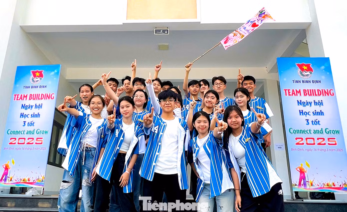 Các bạn đoàn viên thanh niên, học sinh hào hứng tham gia ngày hội. Ảnh: Trương Định