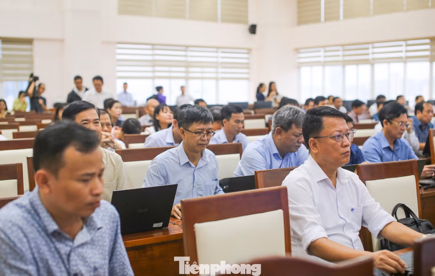 Lãnh đạo các sở, ngành của tỉnh Bình Định tham gia lớp bồi dưỡng. Ảnh: Trương Định