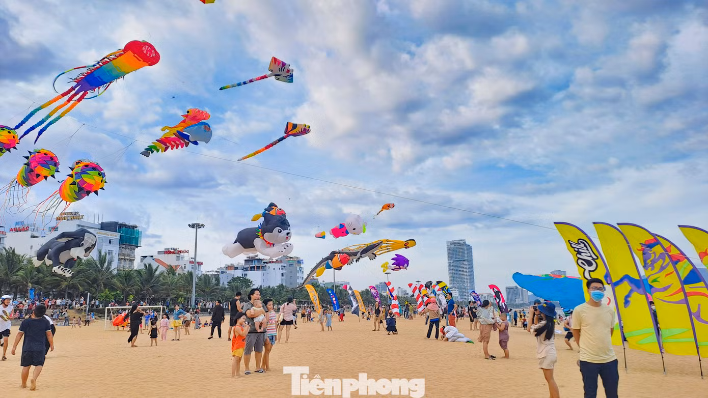 Đây là Liên hoan diều nghệ thuật Quy Nhơn - Bình Định năm 2024, do UBND TP. Quy Nhơn tổ chức. Ảnh: Trương Định. Đây là Liên hoan diều nghệ thuật Quy Nhơn - Bình Định năm 2024, do UBND TP. Quy Nhơn tổ chức. Ảnh: Trương Định.