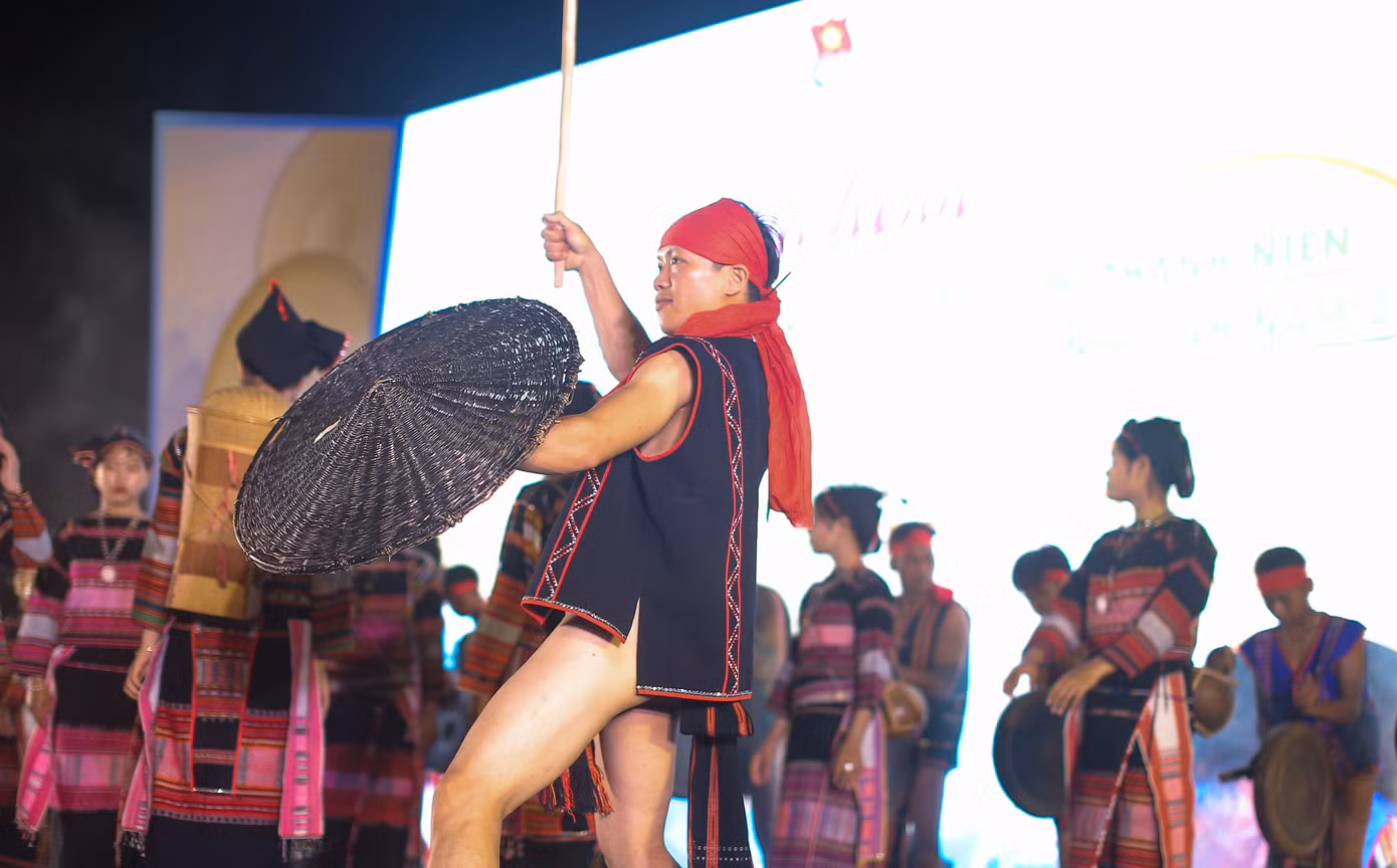 Vang vọng âm thanh đại ngàn giữa phố biển Quy Nhơn. Ảnh: Trương Định Vang vọng âm thanh đại ngàn giữa phố biển Quy Nhơn. Ảnh: Trương Định
