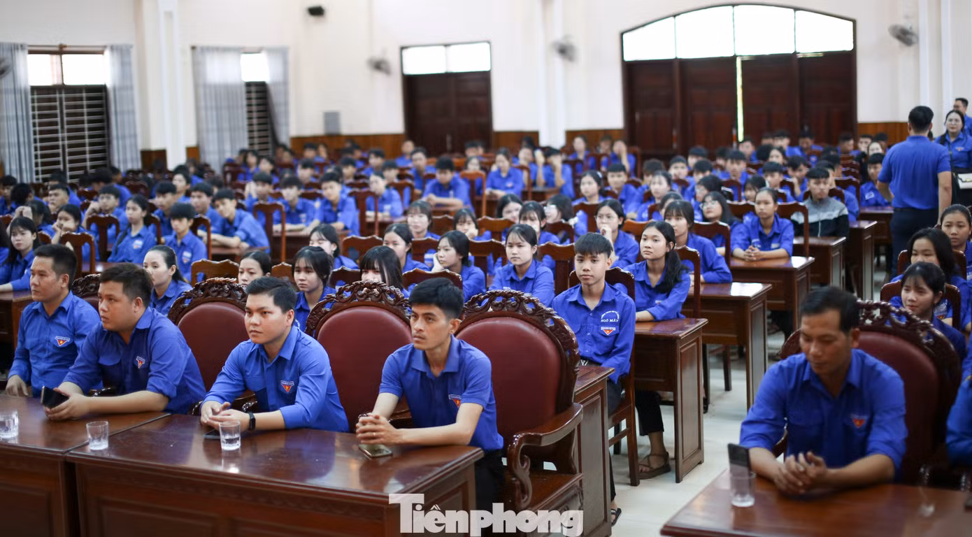 Đông đảo ĐVTN tham gia buổi lễ. Ảnh: Trương Định