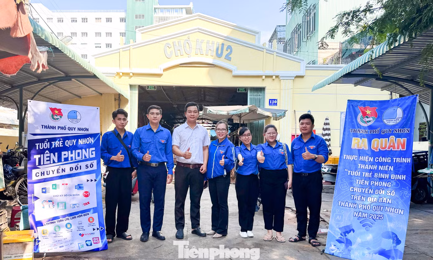 Các cấp bộ Đoàn toàn tỉnh Bình Định đồng loạt ra quân. Ảnh: Trương Định