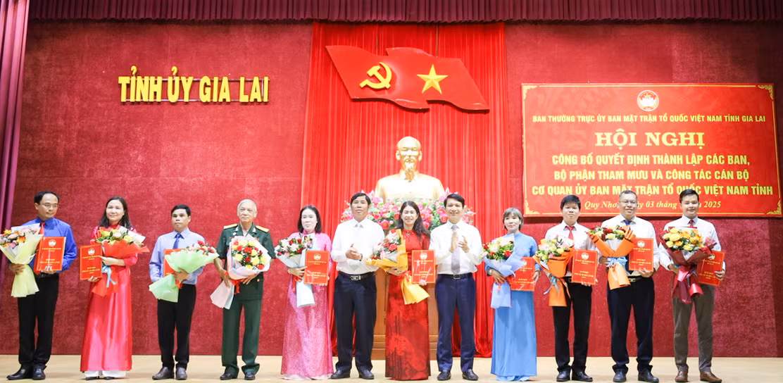 Ủy ban MTTQ Việt Nam tỉnh Gia Lai thành lập 10 ban, bộ phận tham mưu giúp việc. Ủy ban MTTQ Việt Nam tỉnh Gia Lai thành lập 10 ban, bộ phận tham mưu giúp việc.