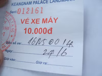 Một lượt gửi xe máy tại Keangnam mất 10.000 VNĐ
