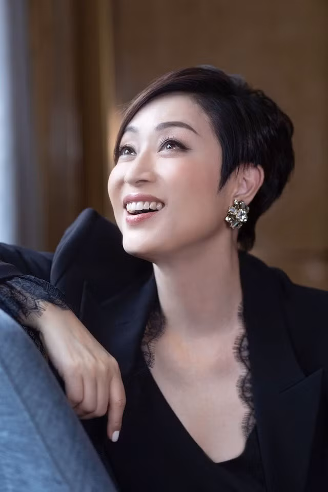 Màn thể hiện xuất sắc giúp Trần Pháp Dung lọt vào Top 10 nữ diễn viên TVB được yêu thích nhất của Giải thưởng thường niên TVB. Lễ trao giải dự kiến diễn ra ngày 14/1. Chia sẻ trên HK01, Hoa hậu Hong Kong 1989 tự tin có thể cạnh tranh với Xa Thi Mạn và những đồng nghiệp khác để giành chiến thắng cuối cùng.