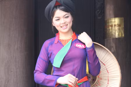 Răng khểnh, má lúm đồng tiền và đôi mắt lúng liếng – Những vũ khí bí mật của con gái Bắc Ninh