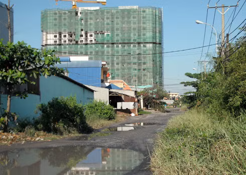 Không ít doanh nghiệp gặp khó khăn nên chưa thể hoàn thiện dự án, không kịp bàn giao nhà càng làm ứ đọng nhiều vốn trong công trình dở dang