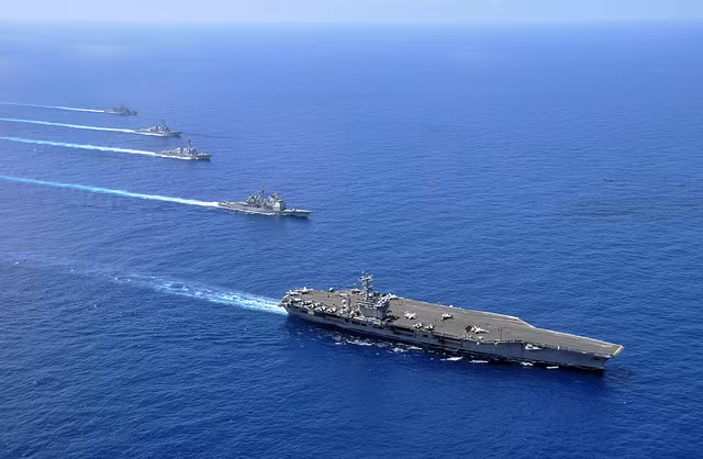 USS Nimitz và biên đội tàu hộ vệ hành trình đến biển Đông