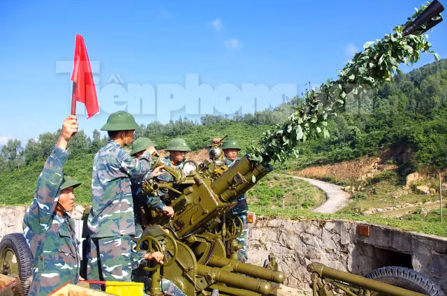Sẵn sàng đánh địch bổ nhào